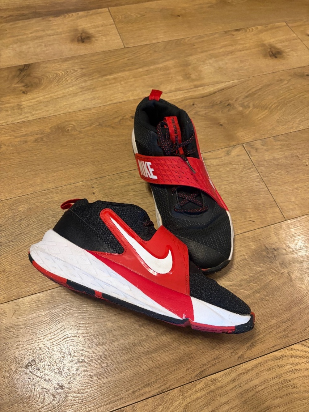 Nike Hustle D11 basketball shoes big kids size 6